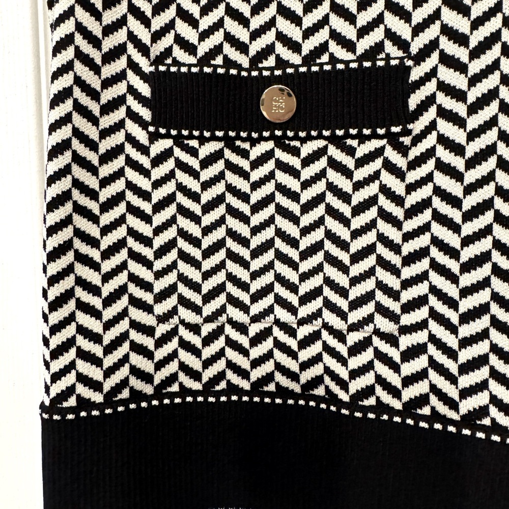 Carolina Herrera Luxury Black and Cream Generous Fit Patterned Top LIKE NEW - Picture 2 of 7
